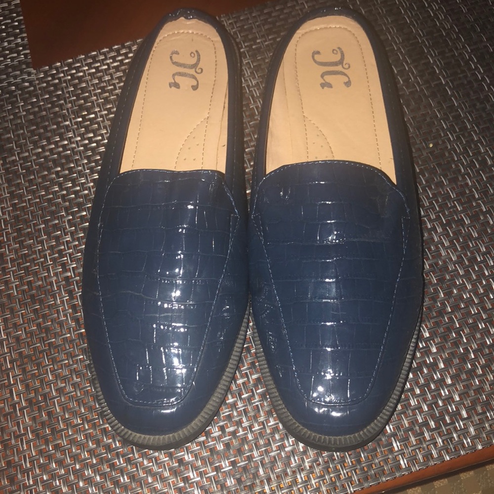 Nwt TG blue croc embossed patent slip on clogs size 8